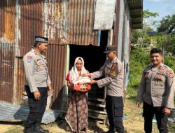 Jumat Berkah, Sat Binmas Polres Aceh Besar Berbagi sembako Kepada Kaum Dhuafa, Anak yatim serta pengurus mushola